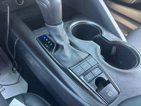 Used 2021 Toyota Camry SE FWD image 15