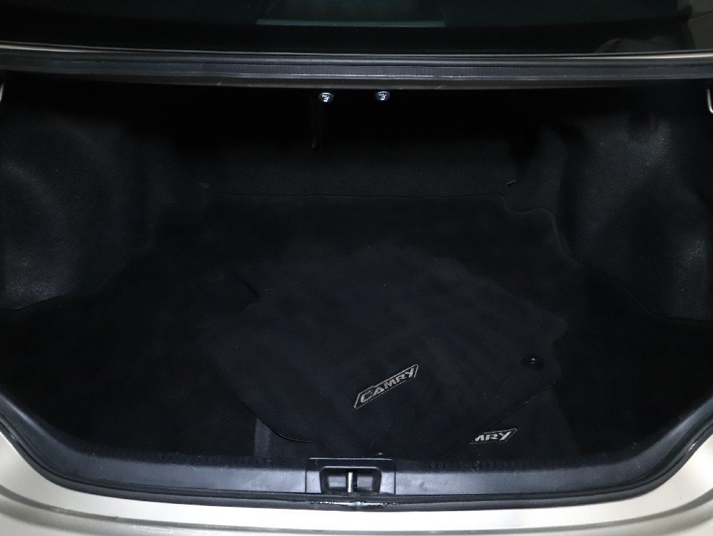 Used 2014 Toyota Camry LE FWD image 32