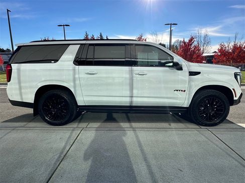 Used 2025 GMC Yukon XL AT4 Ultimate image 6