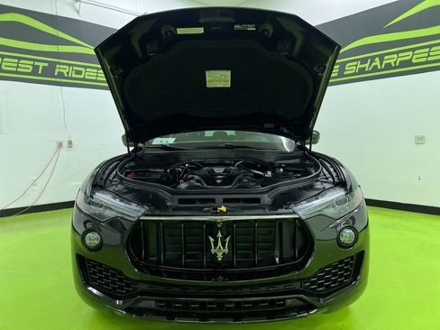 Used 2018 Maserati Levante AWD/4WD image 4