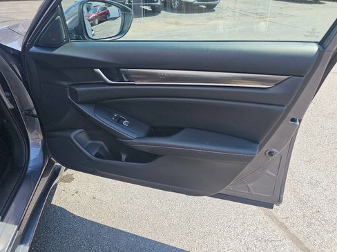 Used 2018 Honda Accord Sport image 29