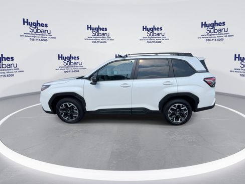 Used 2025 Subaru Forester Premium AWD/4WD image 7