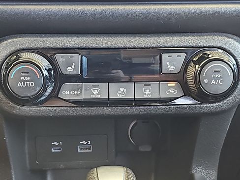 Used 2021 Nissan Kicks SR w/ SR Premium Package FWD image 26