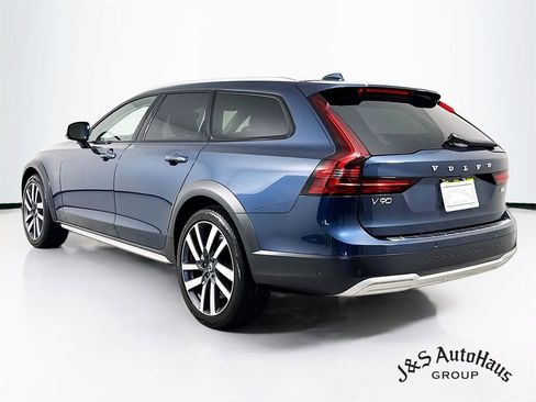 Used 2024 Volvo V90 B6 Cross Country Ultimate w/ Protection Package Premier AWD/4WD image 5