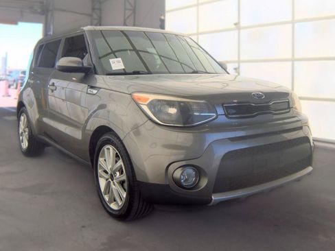 Used 2018 Kia Soul + FWD image 3
