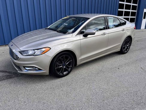 Used 2018 Ford Fusion SE w/ Equipment Group 201A image 3