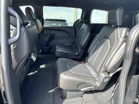New 2026 Chrysler Pacifica Select image 7