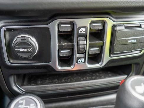 Used 2025 Jeep Wrangler Unlimited Sahara image 26