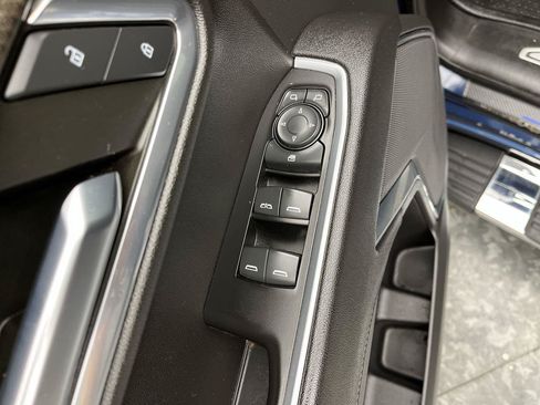 Used 2023 Chevrolet Silverado 1500 LT AWD/4WD image 9