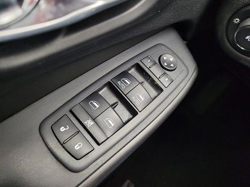 Used 2019 Jeep Cherokee Trailhawk w/ Cold Weather Group image 27