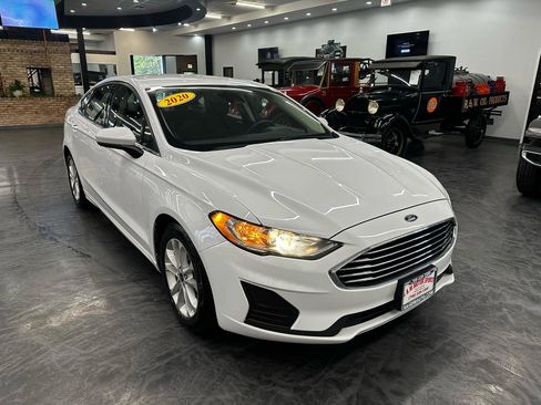 Used 2020 Ford Fusion SE FWD image 3