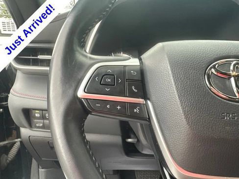 Used 2023 Toyota Highlander XSE FWD image 19