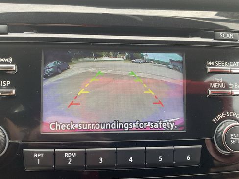 Used 2017 Nissan Rogue S AWD/4WD image 18