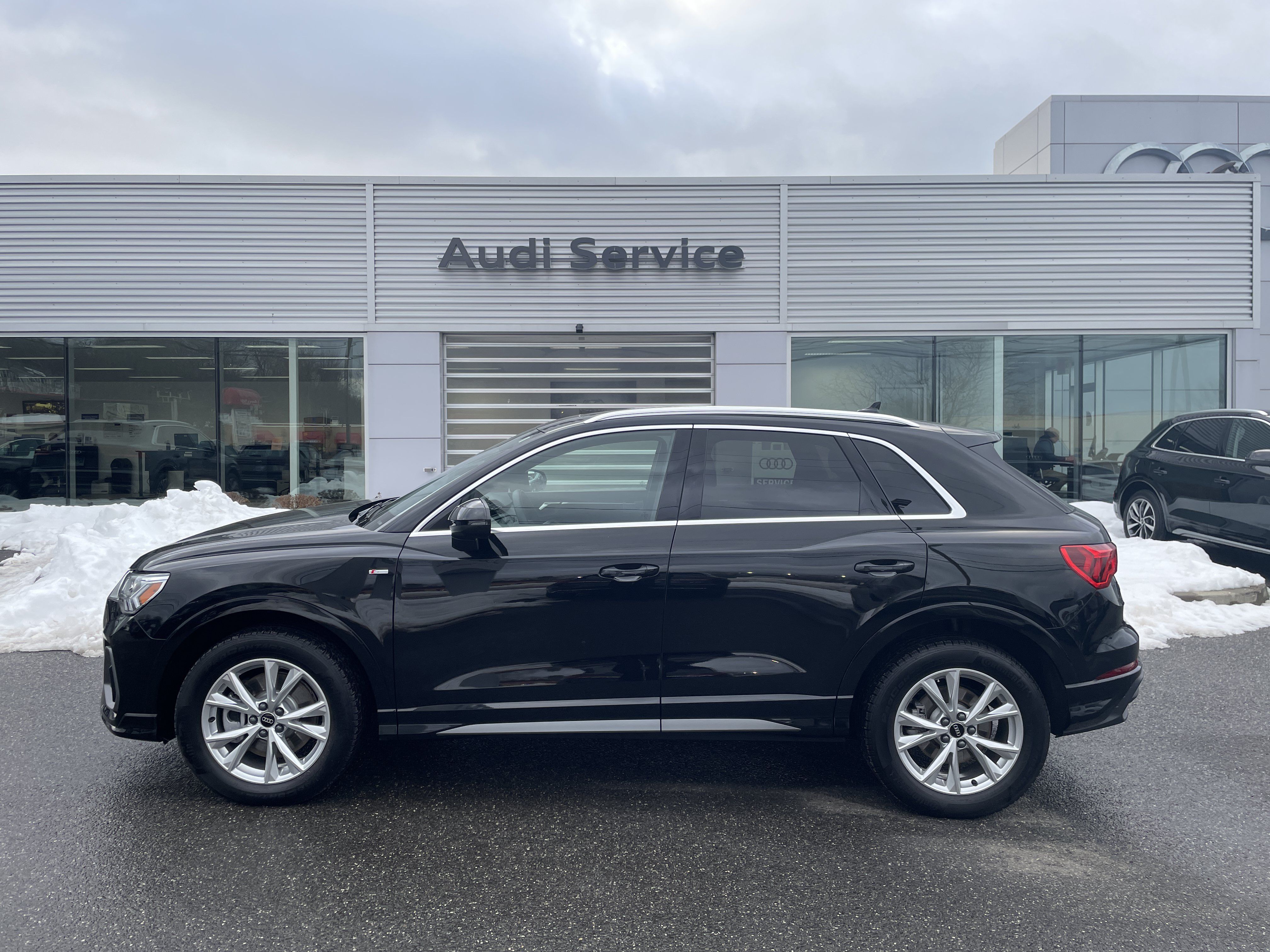 Certified 2025 Audi Q3 2.0T Premium Plus w/ Premium Plus Package AWD/4WD image 4