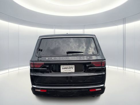 Used 2025 Jeep Wagoneer Series II AWD/4WD image 5