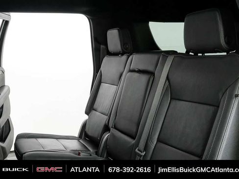 Used 2022 Chevrolet Suburban LT w/ Luxury Package image 21