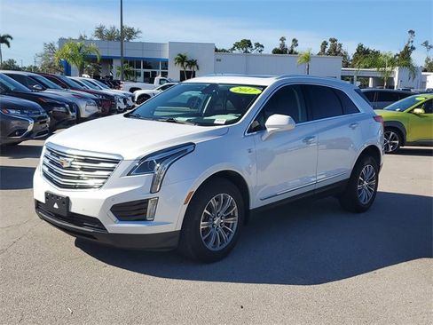 Used 2017 Cadillac XT5 Luxury image 2