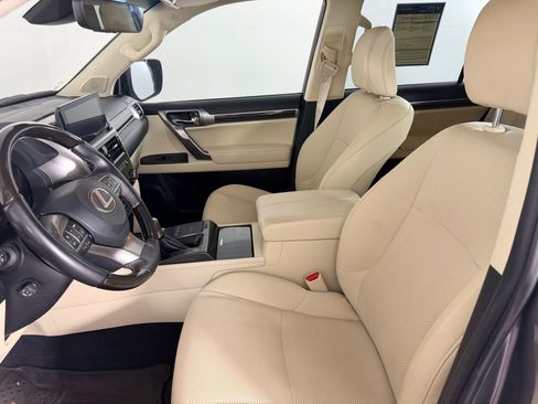 Used 2023 Lexus GX 460 Premium w/ Accessory Package AWD/4WD image 5