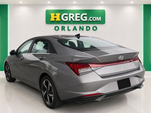 Used 2021 Hyundai Elantra SEL w/ Convenience + Premium Package FWD image 2