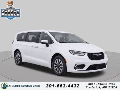 Used 2023 Chrysler Pacifica Touring-L