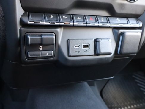 Used 2024 Chevrolet Silverado 2500 Custom w/ Custom Value Package image 12