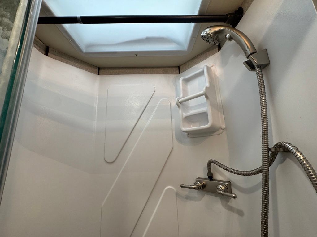 Used 2017 Ford E-450 and Econoline 450 Super Duty w/ Motorhome Prep Package RWD image 43