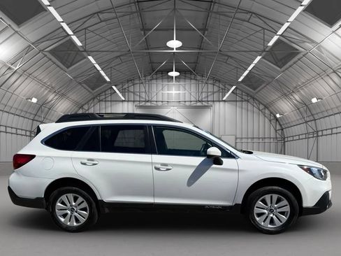 Used 2018 Subaru Outback 2.5i Premium AWD/4WD image 3