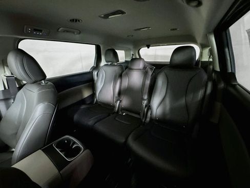 New 2027 Kia Carnival FWD image 24