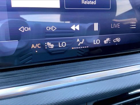 Certified 2025 Buick Envision Preferred AWD/4WD image 35