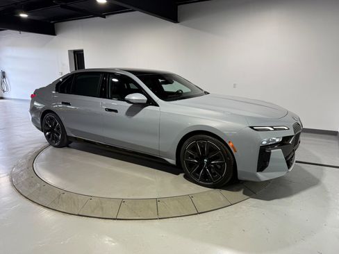 Used 2023 BMW 760i xDrive AWD/4WD image 10