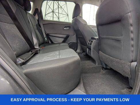 Used 2021 Nissan Rogue SV image 18