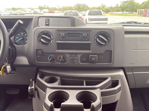 New 2027 Ford E-350 and Econoline 350 Super Duty RWD image 18