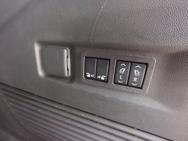 Used 2023 GMC Yukon XL Denali AWD/4WD image 37