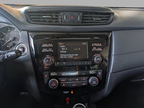 Used 2017 Nissan Rogue SV AWD/4WD image 35