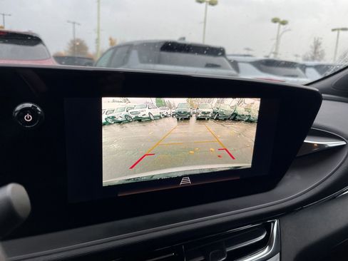 Used 2025 Buick Envista Sport Touring image 17