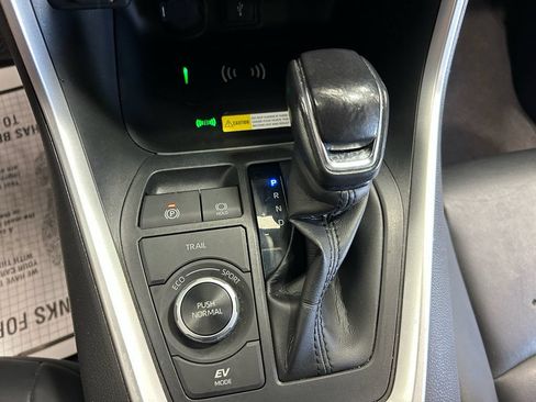 Used 2022 Toyota RAV4 XLE Premium AWD/4WD image 16