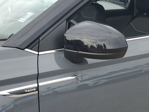 Certified 2024 Volkswagen Taos SE w/ Panoramic Sunroof Package FWD image 14