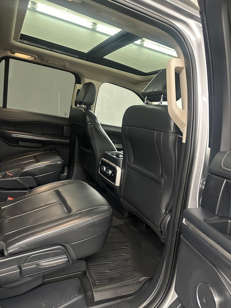 Used 2022 Ford Expedition XLT AWD/4WD image 36
