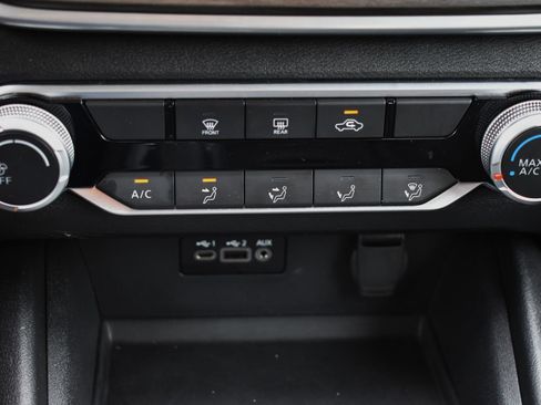 Used 2025 Nissan Altima 2.5 SV image 9