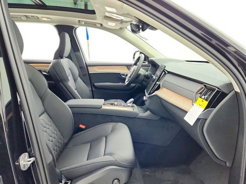 New 2026 Volvo XC90 B6 Plus w/ Protection Package Premier image 18