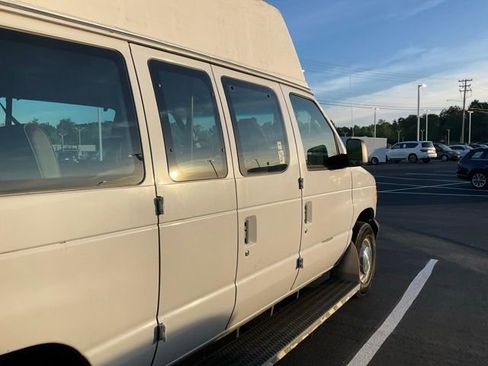 Used 2004 Ford E-350 and Econoline 350 Extended Super Duty RWD image 5