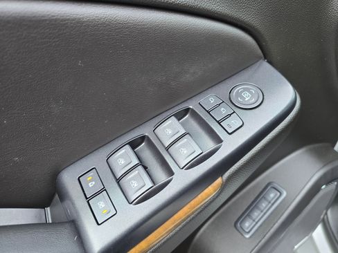 Used 2020 GMC Yukon XL Denali w/ Denali Premium Package image 28