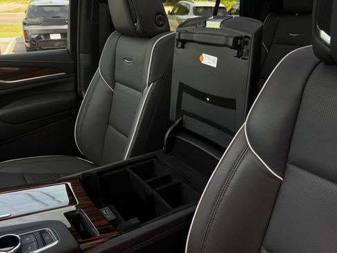 Used 2024 Cadillac Escalade Premium Luxury w/ Performance Package AWD/4WD image 14