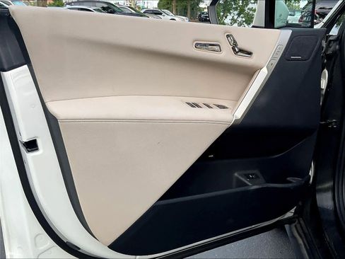 Used 2023 BMW iX xDrive50 w/ Premium Package image 23