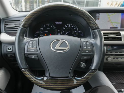 Used 2017 Lexus LS 460 w/ Comfort Package RWD image 16