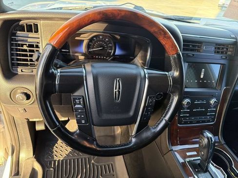 Used 2016 Lincoln Navigator Select AWD/4WD image 16
