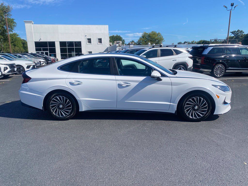 Certified 2023 Hyundai Sonata Limited FWD image 2