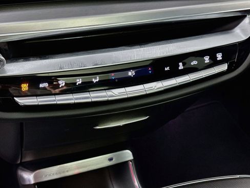 Used 2024 Cadillac Lyriq Luxury AWD/4WD image 16