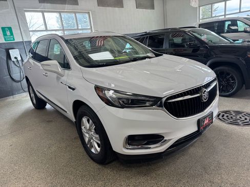 Used 2019 Buick Enclave Essence AWD/4WD image 3