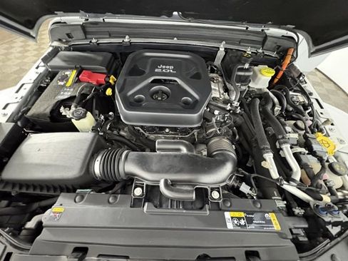 Used 2022 Jeep Wrangler Unlimited Sahara w/ Cold Weather Group image 27